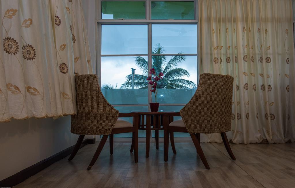 Rivers Beach & Spa Hulhumale Bagian luar foto